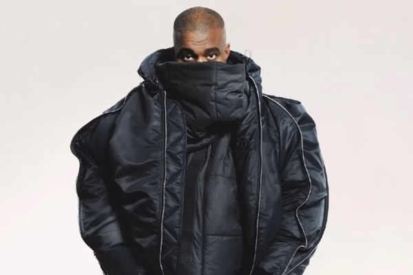 Kanye West agradece judeus pela pornografia após se declarar nazista