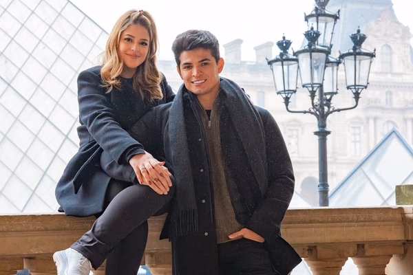 Filha de Tom Cavalcante rebate críticas por “casar cedo”
