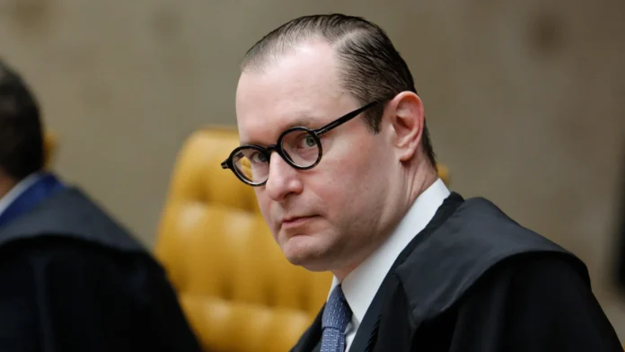 Zanin nega impedimento para julgar Bolsonaro por trama golpista