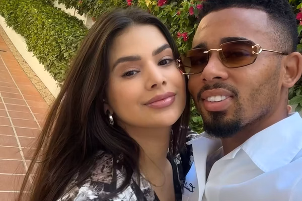 Grávida de Gabriel Jesus, Raiane desabafa após ataques de haters