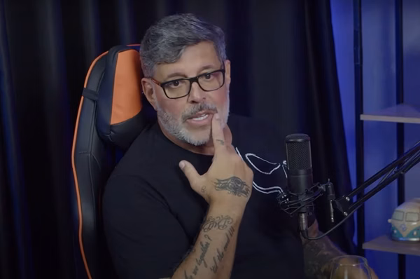 Justiça determina que Alexandre Frota retire vídeo em que expõe médica