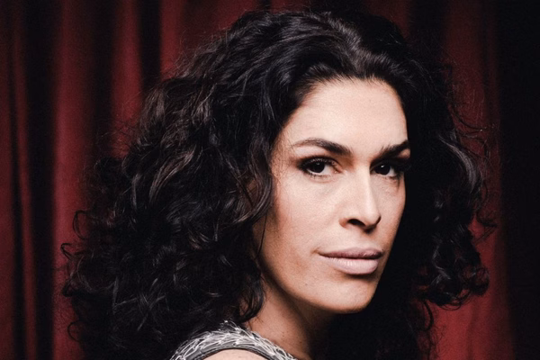 Mulher de Caetano Veloso relembra atuação na 1ª versão de Vale Tudo