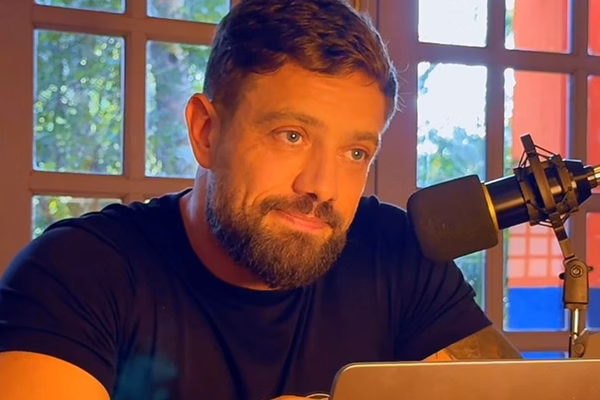Rafael Cardoso culpa Justiça por afastamento dos filhos com Rafa Bridi