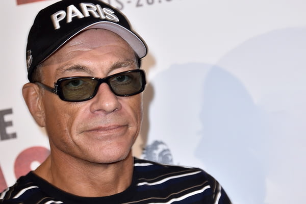 Van Damme sabia que mulheres dadas “de presente” a ele eram traficadas