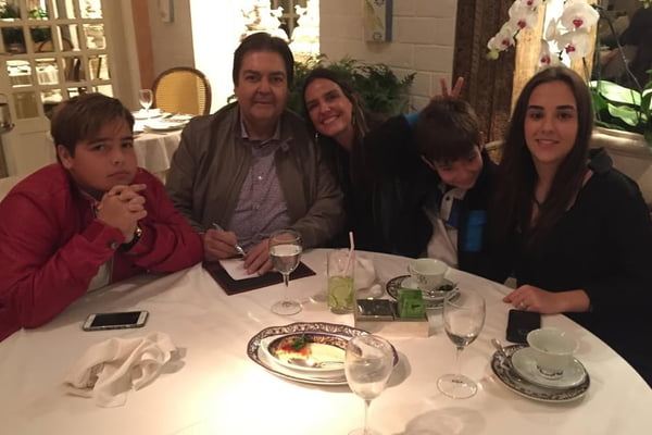 Faustão completa 75 anos e ganha declaração da esposa: “Mais um”