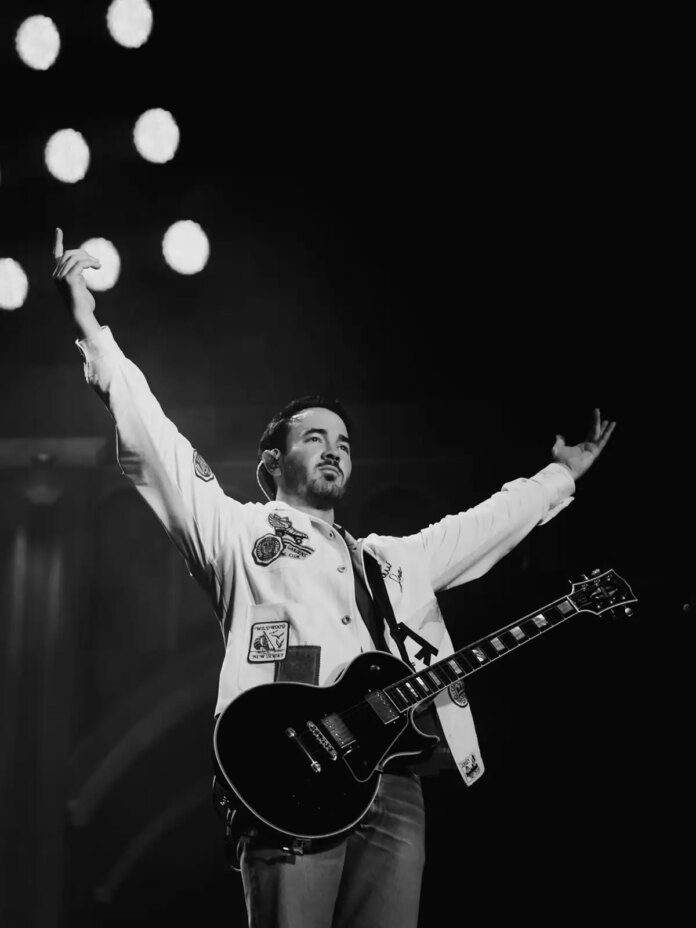 Kevin surpreende e canta solo em show dos Jonas Brothers: 