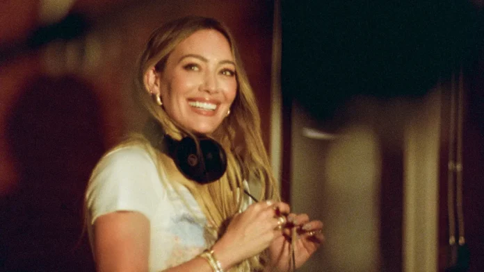 Hilary Duff anuncia volta à música após dez anos: contrato está assinado com gravadora