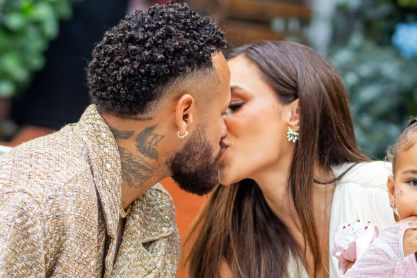 Bruna Biancardi toma atitude após rumores de crise com Neymar Bruna Biancardi toma atitude após rumores de crise com Neymar