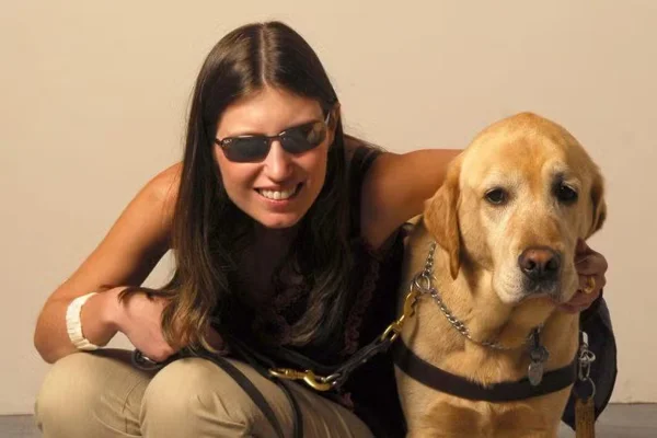 Atriz cega choca com relato de maus-tratos na Globo Atriz cega choca com relato de maus-tratos na Globo