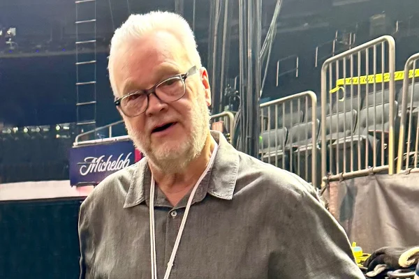 Membro da equipe do Kiss morre um mês após o Membro da equipe do Kiss morre um mês após o guitarrista Ace Frehley