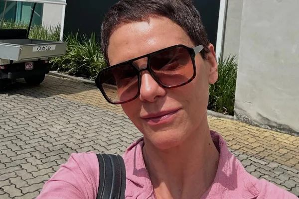 Vale Tudo: “suspeita” pela morte de Odete Roitman é tietada Vale Tudo: “suspeita” pela morte de Odete Roitman é tietada no Pará