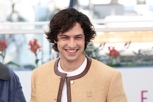 Ator de O Agente Secreto, Gabriel Leone revela nova profissão