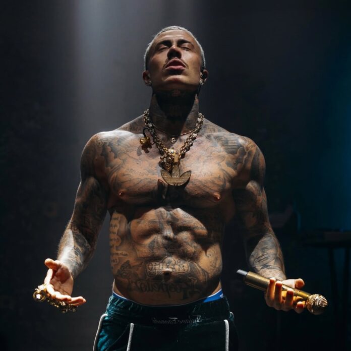 Lorena Maria registra boletim de ocorrência contra MC Daniel alegando falsa identidade e outros 3 crimes