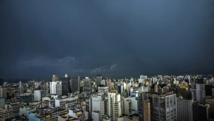 Calor e chuva? Veja como fica o tempo na virada em São Paulo