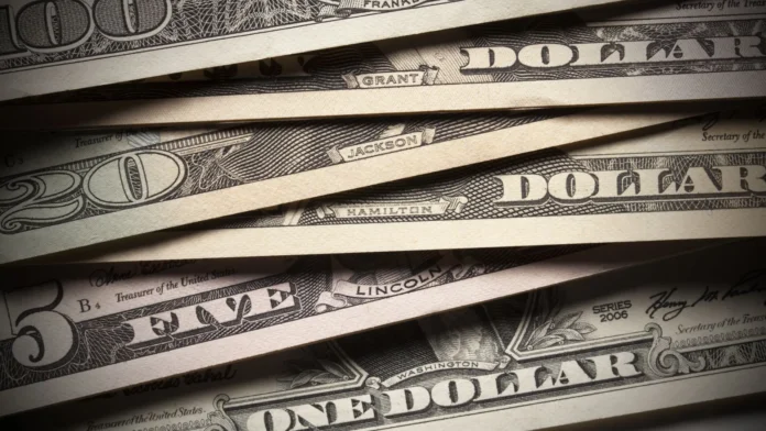 Dólar fecha em alta e Bolsa cai após dados de inflação nos Estados Unidos e balanço da Vale