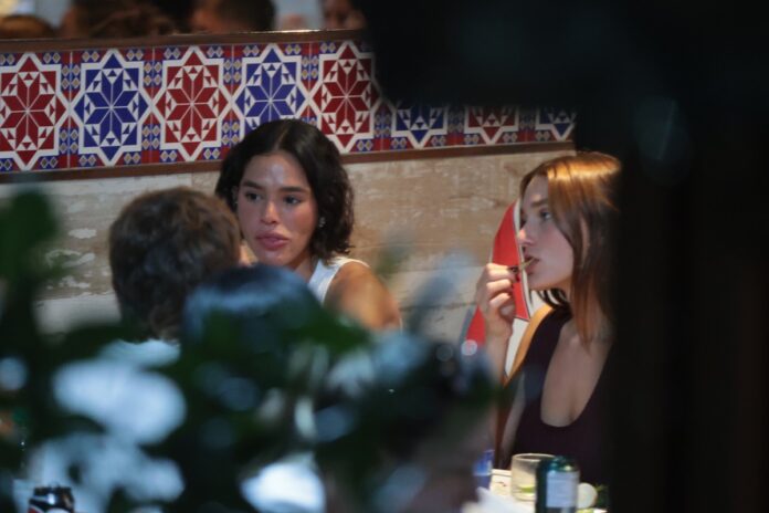 Bruna Marquezine e Shawn Mendes terminaram o affair? Internautas criam teorias; entenda