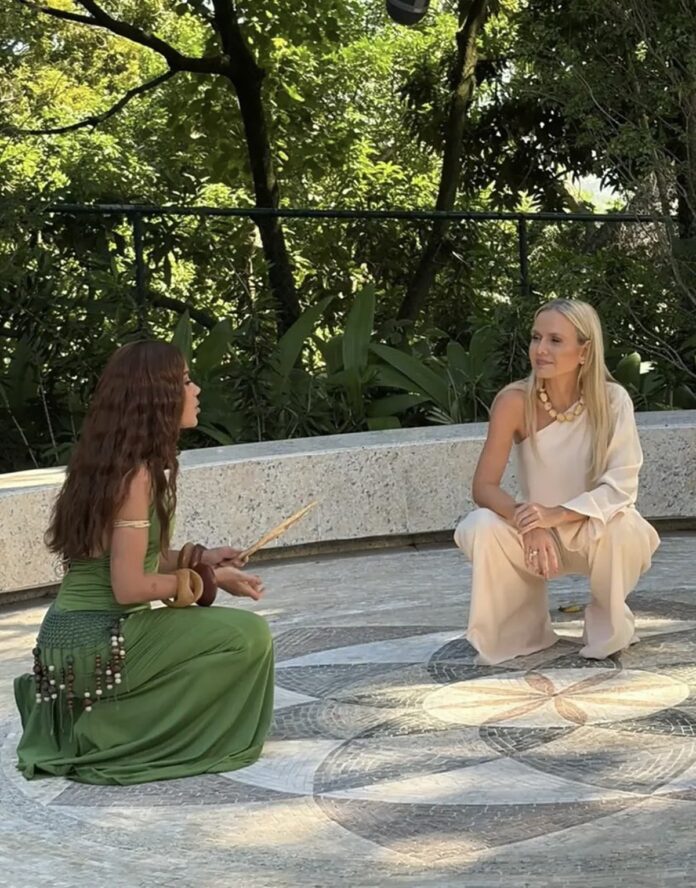 Anitta resgata música do início da carreira no "Em família com Eliana"; assista às performances